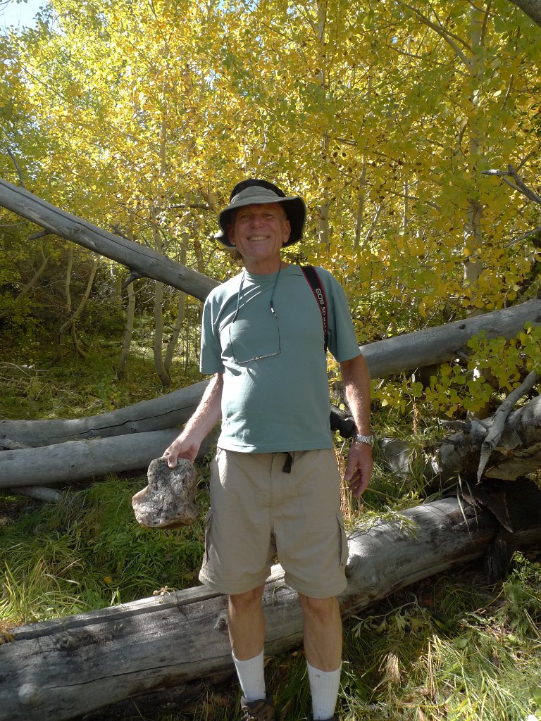 California-Fall2010 595.JPG - Larry carried this rock for a mile to the car and then all the way home as a souvernir.